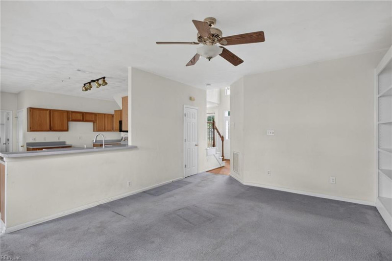 Photo 11 of 34 residential for sale in Virginia Beach virginia
