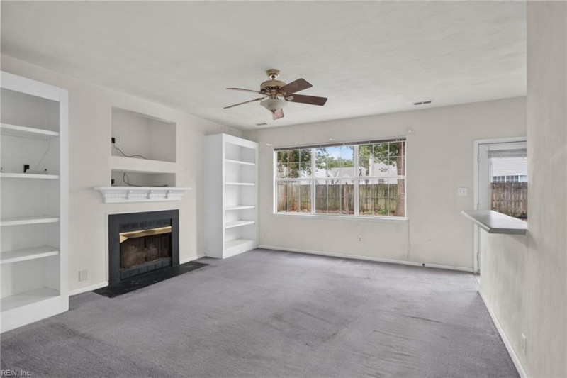 Photo 9 of 34 residential for sale in Virginia Beach virginia
