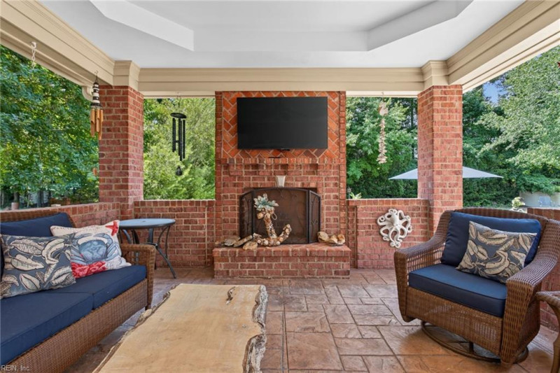 Photo 4 of 50 residential for sale in Chesapeake virginia