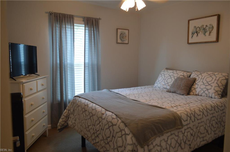 Photo 17 of 43 residential for sale in Chesapeake virginia