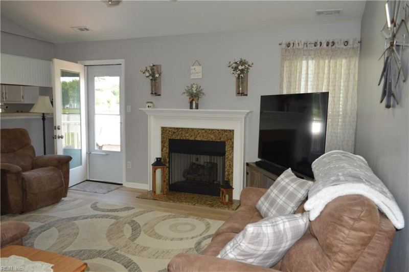 Photo 7 of 43 residential for sale in Chesapeake virginia