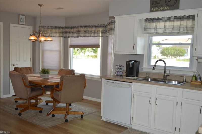 Photo 9 of 43 residential for sale in Chesapeake virginia