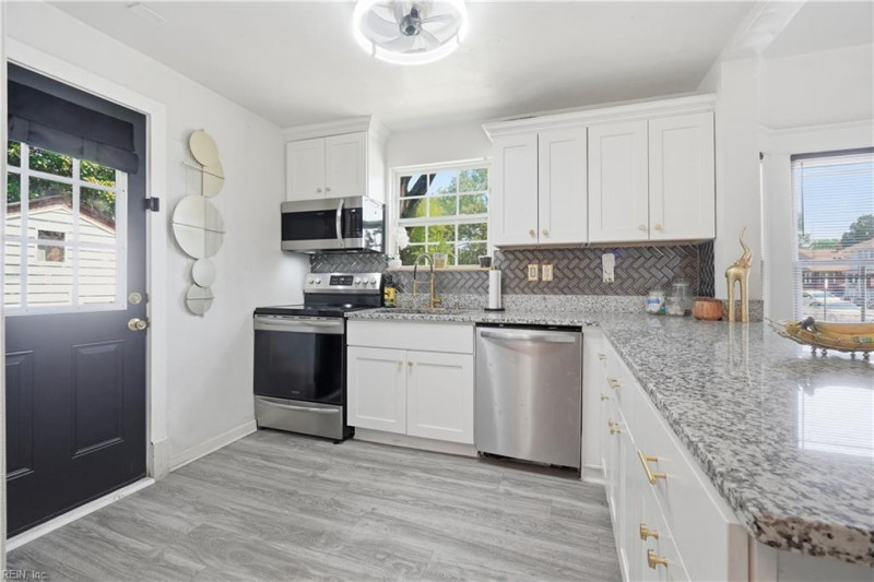 Photo 17 of 33 residential for sale in Norfolk virginia