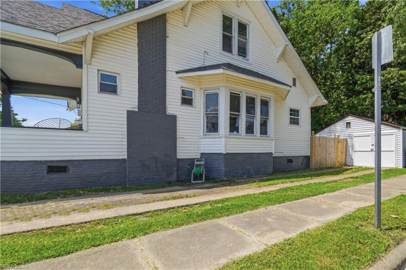 Photo 3 of 33 residential for sale in Norfolk virginia