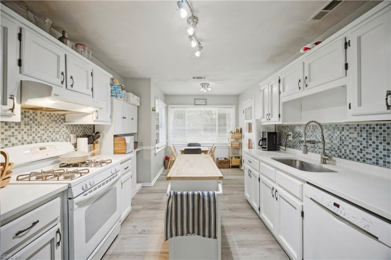 Photo 6 of 35 residential for sale in Virginia Beach virginia