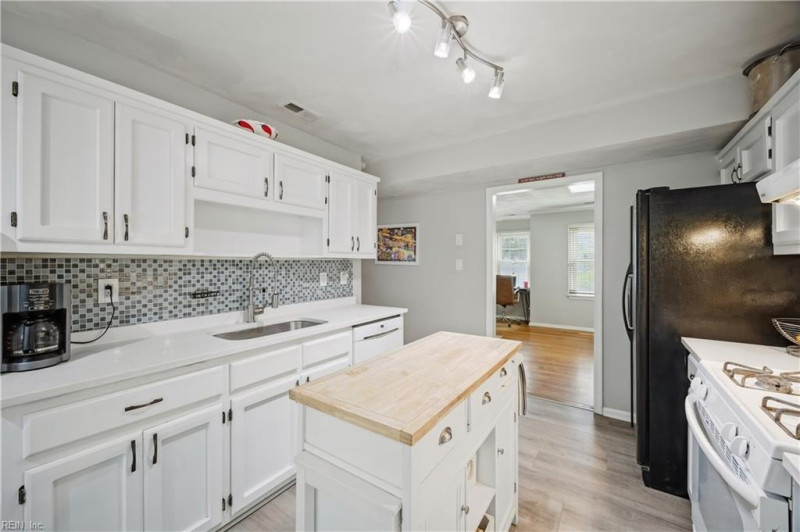 Photo 8 of 35 residential for sale in Virginia Beach virginia