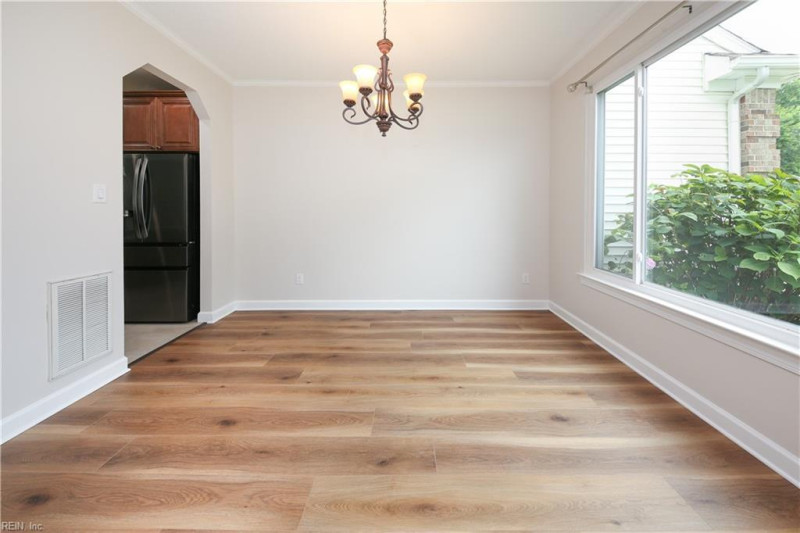 Photo 5 of 47 residential for sale in Chesapeake virginia