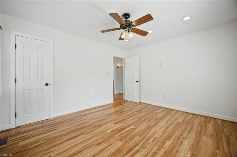 Photo 14 of 26 residential for sale in Portsmouth virginia