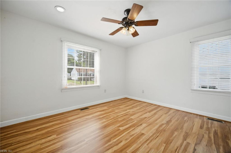 Photo 15 of 26 residential for sale in Portsmouth virginia