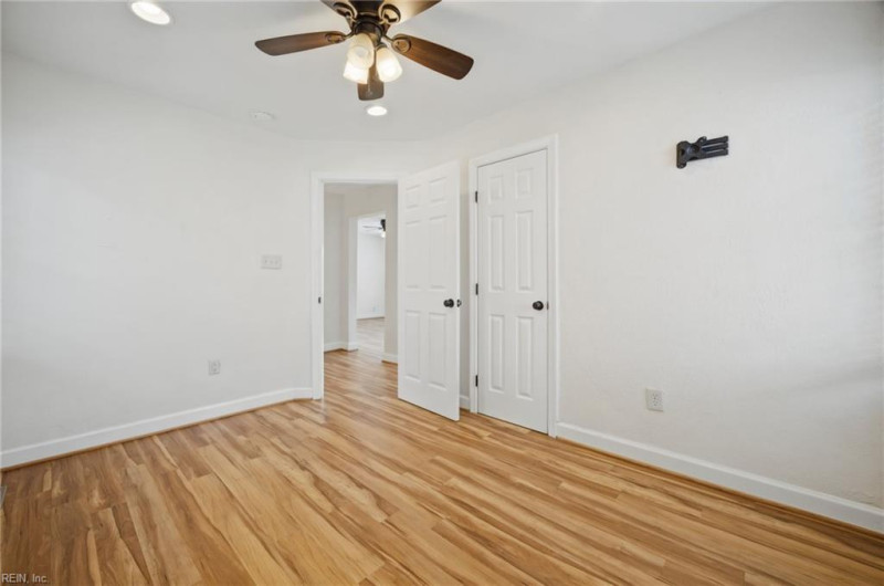 Photo 16 of 26 residential for sale in Portsmouth virginia