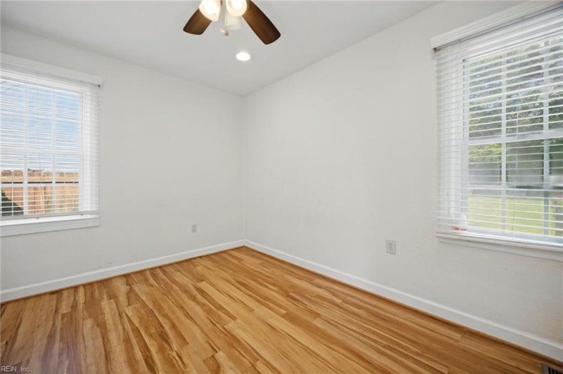 Photo 17 of 26 residential for sale in Portsmouth virginia