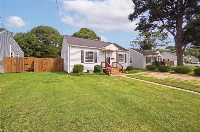 Photo 2 of 26 residential for sale in Portsmouth virginia