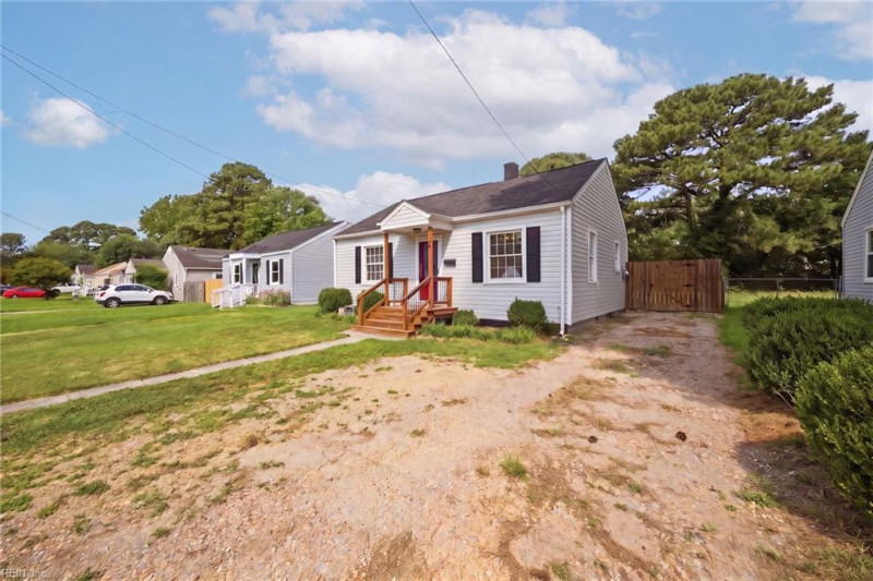 Photo 3 of 26 residential for sale in Portsmouth virginia