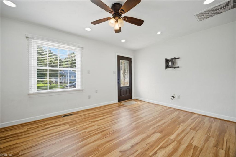 Photo 7 of 26 residential for sale in Portsmouth virginia