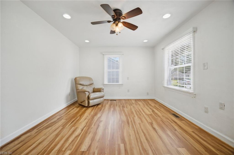 Photo 8 of 26 residential for sale in Portsmouth virginia