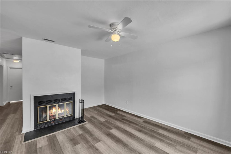 Photo 5 of 25 residential for sale in Virginia Beach virginia