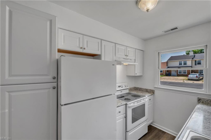 Photo 9 of 25 residential for sale in Virginia Beach virginia