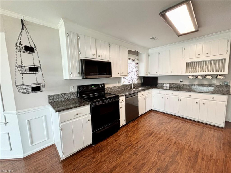 Photo 12 of 46 residential for sale in Hampton virginia