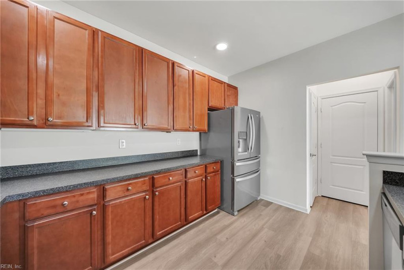 Photo 10 of 48 residential for sale in Chesapeake virginia