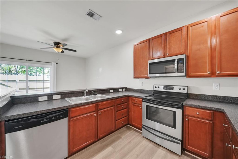 Photo 11 of 48 residential for sale in Chesapeake virginia