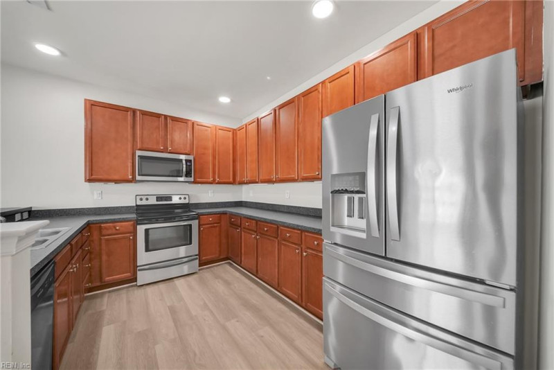 Photo 12 of 48 residential for sale in Chesapeake virginia