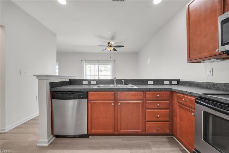 Photo 13 of 48 residential for sale in Chesapeake virginia