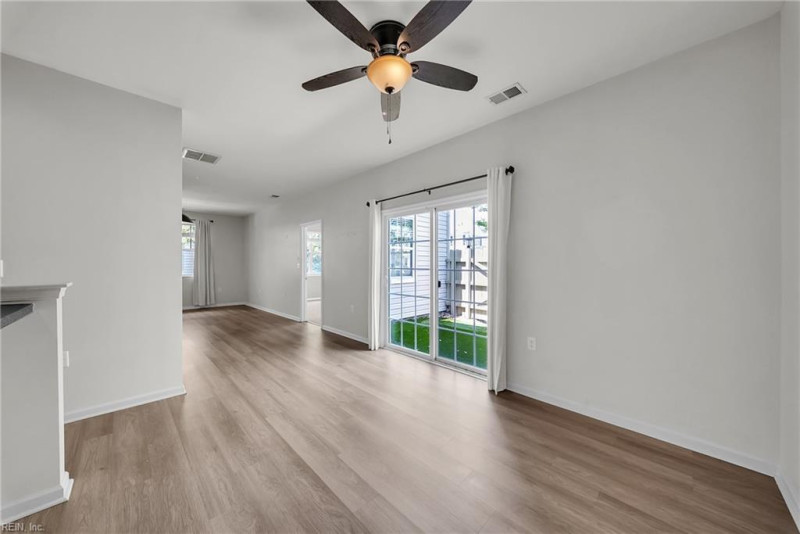 Photo 14 of 48 residential for sale in Chesapeake virginia