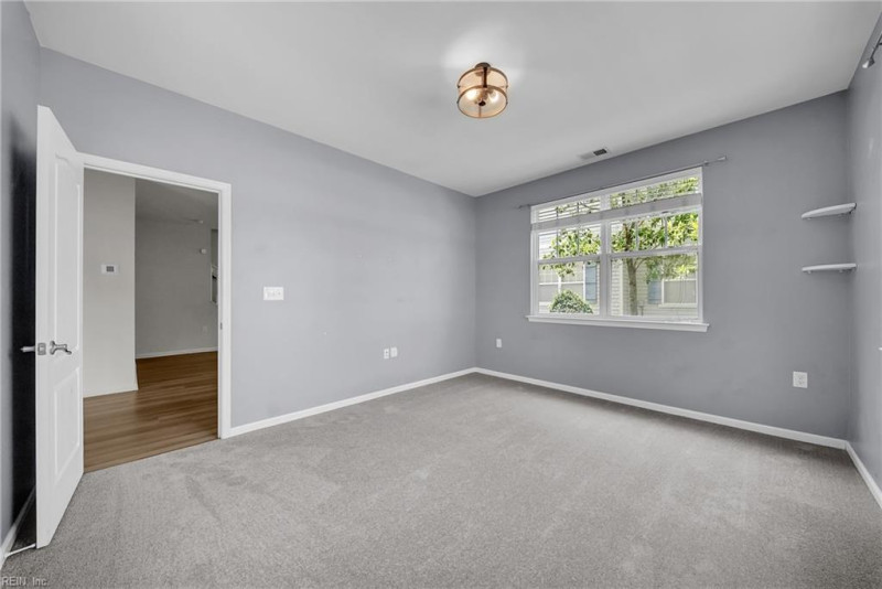 Photo 18 of 48 residential for sale in Chesapeake virginia