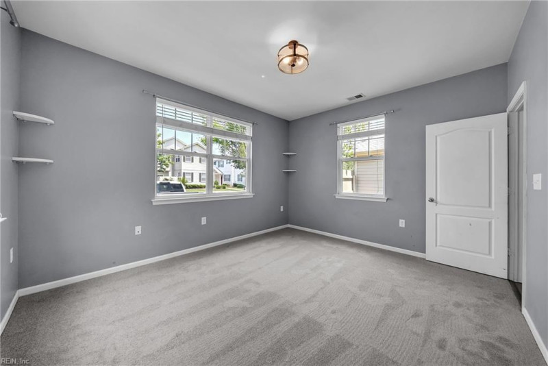 Photo 19 of 48 residential for sale in Chesapeake virginia