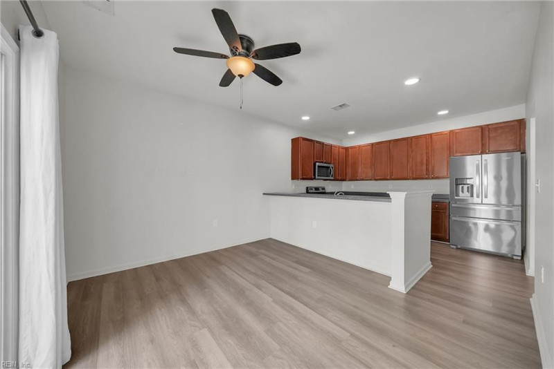 Photo 7 of 48 residential for sale in Chesapeake virginia