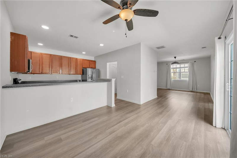 Photo 8 of 48 residential for sale in Chesapeake virginia