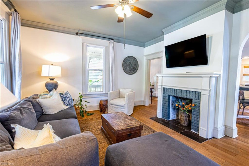 Photo 11 of 31 residential for sale in Chesapeake virginia