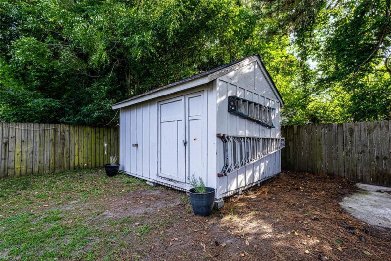 Photo 16 of 31 residential for sale in Chesapeake virginia