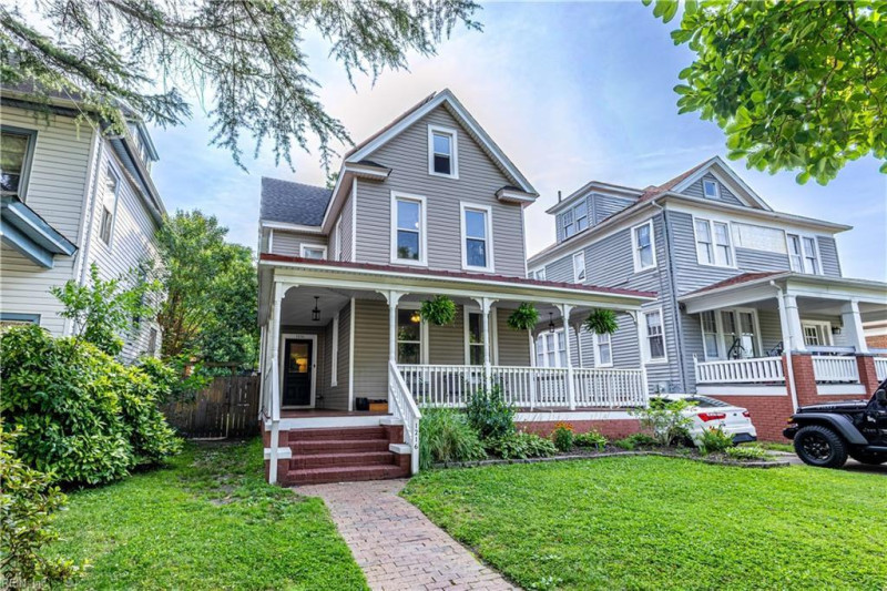 Photo 2 of 31 residential for sale in Chesapeake virginia