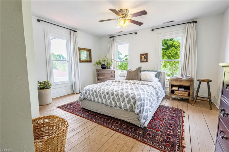 Photo 20 of 31 residential for sale in Chesapeake virginia