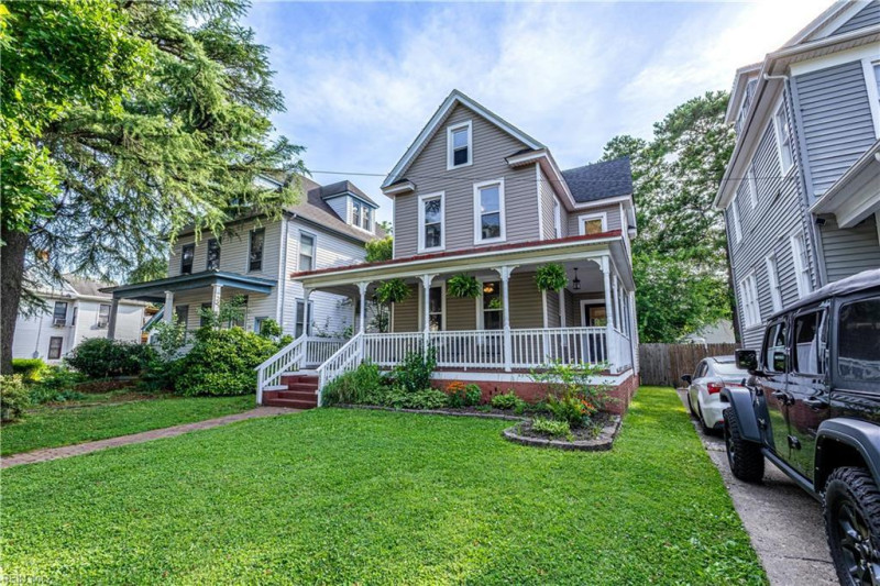 Photo 3 of 31 residential for sale in Chesapeake virginia