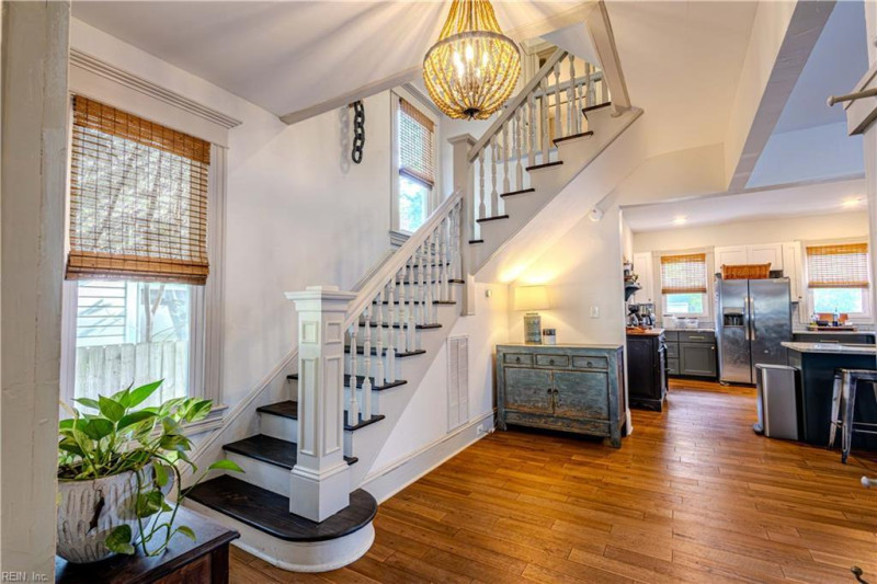 Photo 4 of 31 residential for sale in Chesapeake virginia