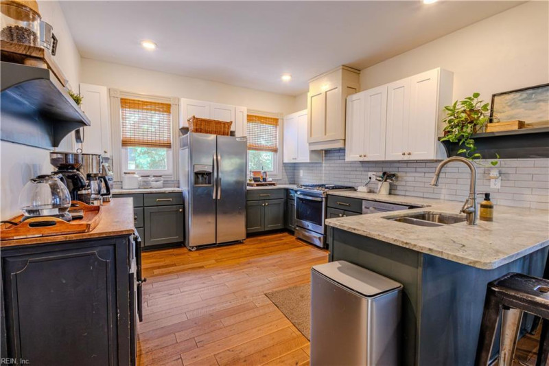 Photo 7 of 31 residential for sale in Chesapeake virginia