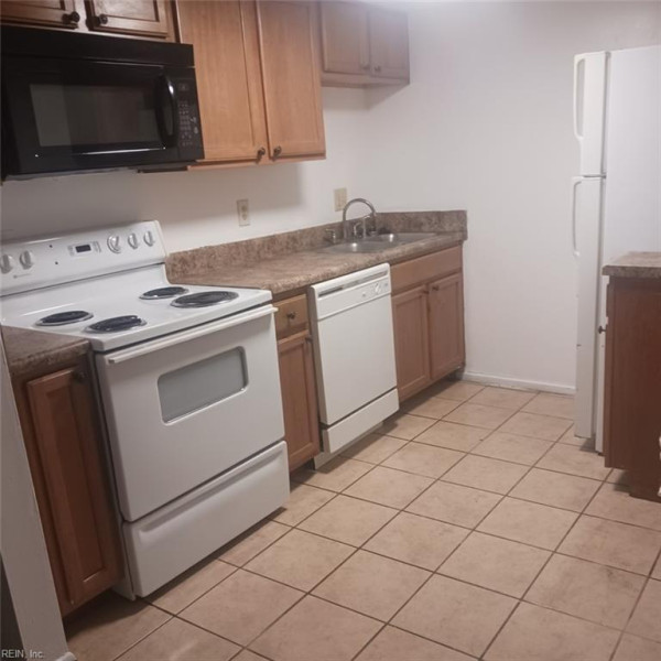 Photo 3 of 26 residential for sale in Portsmouth virginia