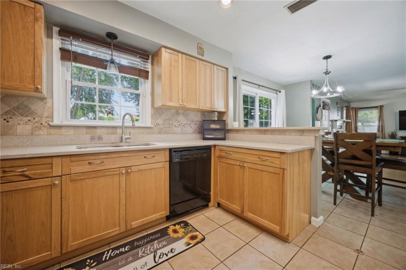Photo 17 of 49 residential for sale in Hampton virginia