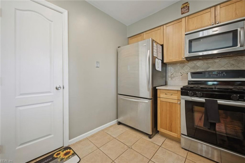 Photo 18 of 49 residential for sale in Hampton virginia