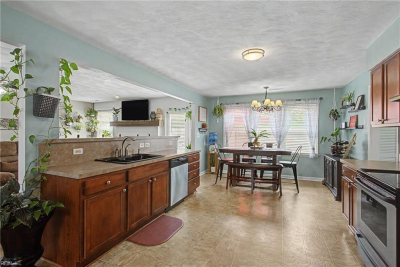 Photo 10 of 39 residential for sale in Virginia Beach virginia