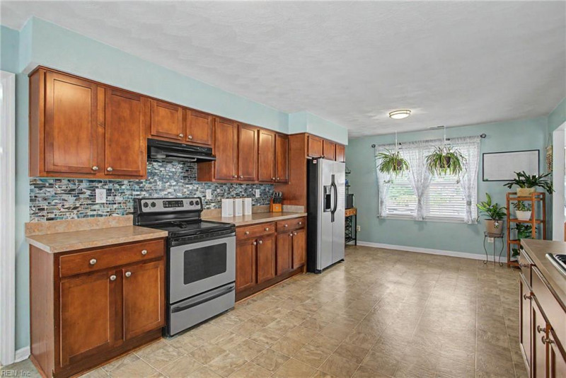 Photo 11 of 39 residential for sale in Virginia Beach virginia