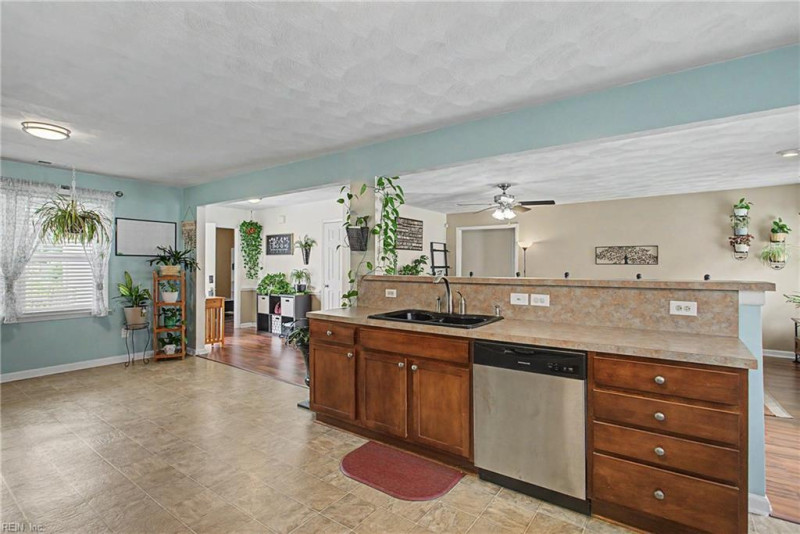 Photo 14 of 39 residential for sale in Virginia Beach virginia