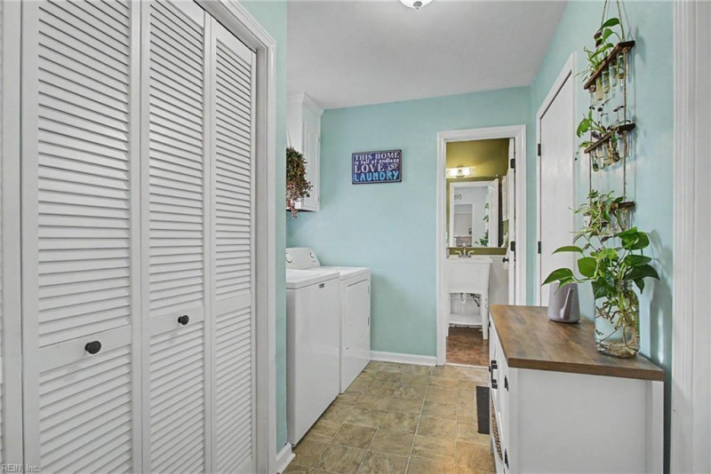 Photo 15 of 39 residential for sale in Virginia Beach virginia