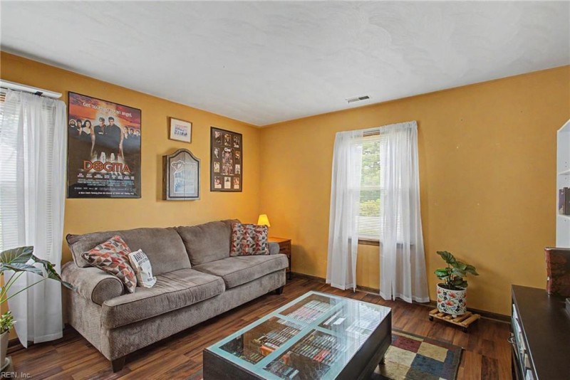 Photo 18 of 39 residential for sale in Virginia Beach virginia