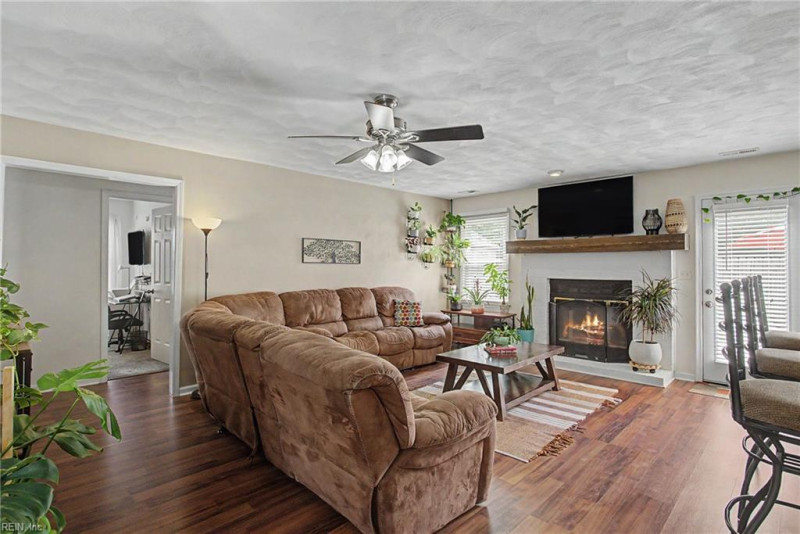 Photo 5 of 39 residential for sale in Virginia Beach virginia