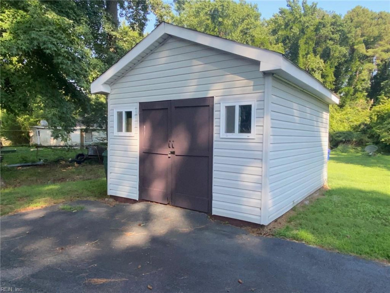 Photo 4 of 35 residential for sale in Suffolk virginia