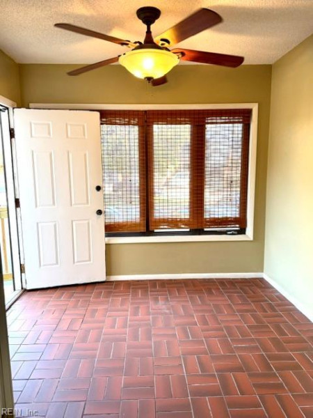 Photo 4 of 21 residential for sale in Virginia Beach virginia