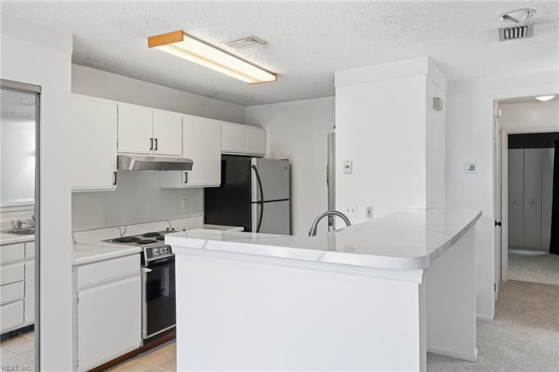 Photo 10 of 29 residential for sale in Hampton virginia